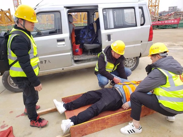 1616398329134758.jpg 南昌市政建設(shè)集團開展觸電事故應(yīng)急救援演練6004.jpg