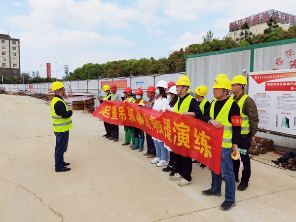 1618189894390255.jpg 南昌市政建設(shè)集團(tuán)污水全收集全處理項(xiàng)目開(kāi)展起重吊裝事故應(yīng)急救援演練6001.jpg