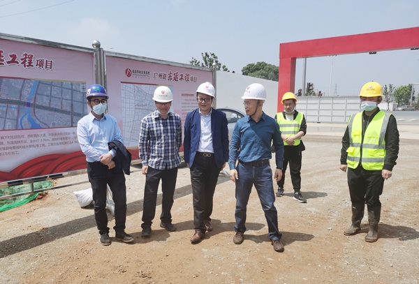 南昌市政公用集團熊新國蒞臨廣州路東延工程檢查節(jié)前安全生產工作6001.jpg