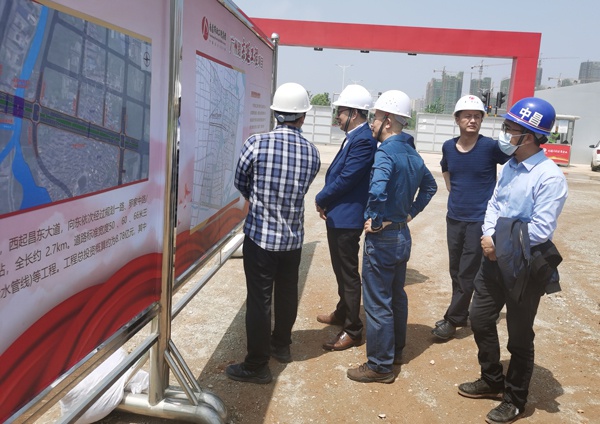 南昌市政公用集團熊新國蒞臨廣州路東延工程檢查節(jié)前安全生產工作6002.jpg
