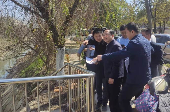 1646796319913061.jpg 劉昌華蒞臨胡家東路排水渠指導(dǎo)渠道恢復(fù)工作691.jpg