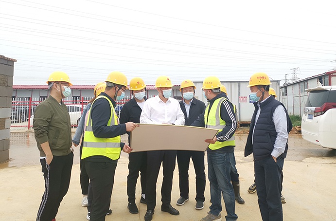 徐旭帶隊(duì)深入項(xiàng)目督導(dǎo)假期疫情防控、安全生產(chǎn)工作，看望慰問(wèn)一線職工03.jpg