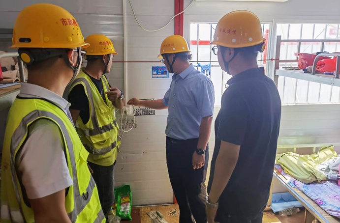 南昌市政建設(shè)集團領(lǐng)導(dǎo)深入一線進行消防安全專項檢查 南昌市政建設(shè)集團領(lǐng)導(dǎo)深入一線進行消防安全專項檢查