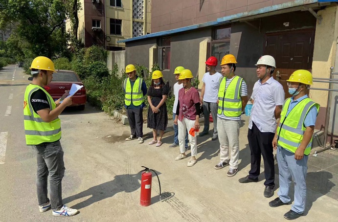 青山湖區(qū)安置房周邊道路項目部聯合建設單位及監(jiān)理單位開展消防滅火應急救援演練