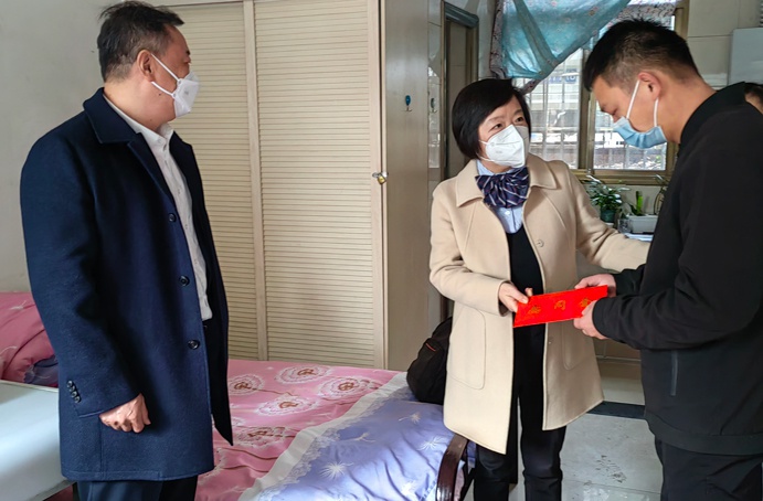 南昌市政建設(shè)集團開展春節(jié)“送溫暖”走訪慰問活動