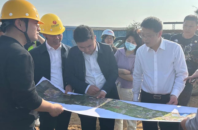 市政公用集團(tuán)劉順保到朱橋東路項目、昌東三路項目、秦坊安置房項目調(diào)研