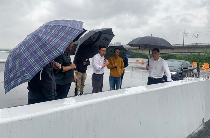 徐旭前往南昌縣河洲路項目、小藍(lán)大道快速化項目調(diào)研pg