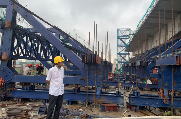 五一勞動(dòng)獎(jiǎng)?wù)芦@得者項(xiàng)目黨支部書記、副總工程師周天奇