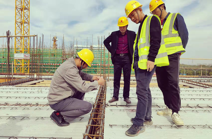 五一勞動(dòng)獎(jiǎng)?wù)芦@得者項(xiàng)目黨支部書記、副總工程師周天奇