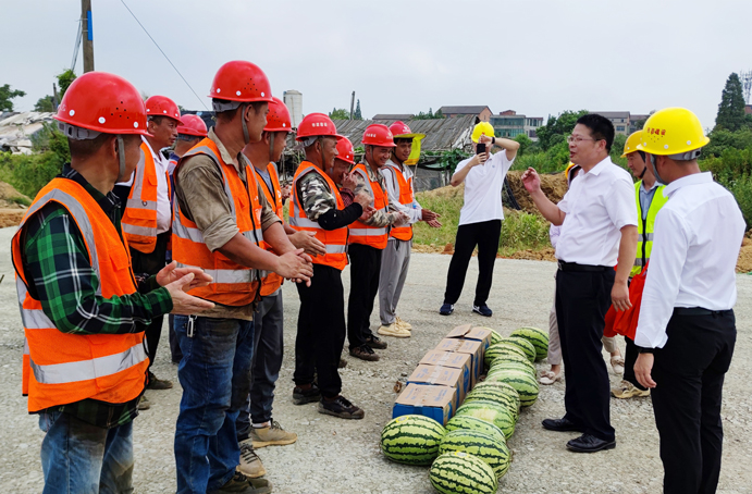 市政公用集團(tuán)黨委委員督查督辦室部長(zhǎng)劉順保到杭州路項(xiàng)目調(diào)研慰問(wèn)