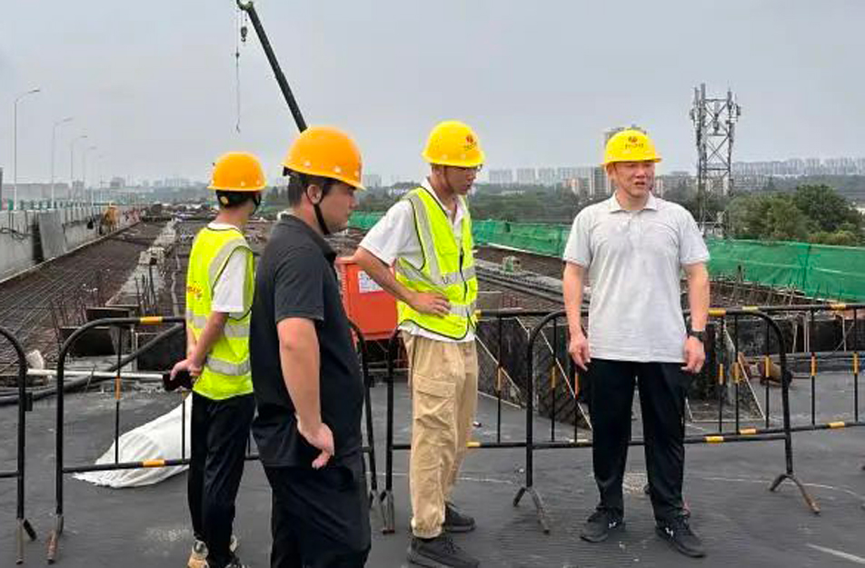 黨委書記、董事長(zhǎng)徐旭前往S49楓生快速路北段提升改造工程調(diào)研指導(dǎo)