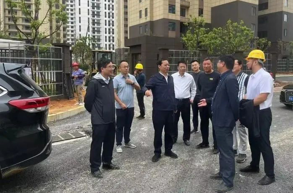萬(wàn)義輝到秦坊安置房、杭州路項(xiàng)目調(diào)研