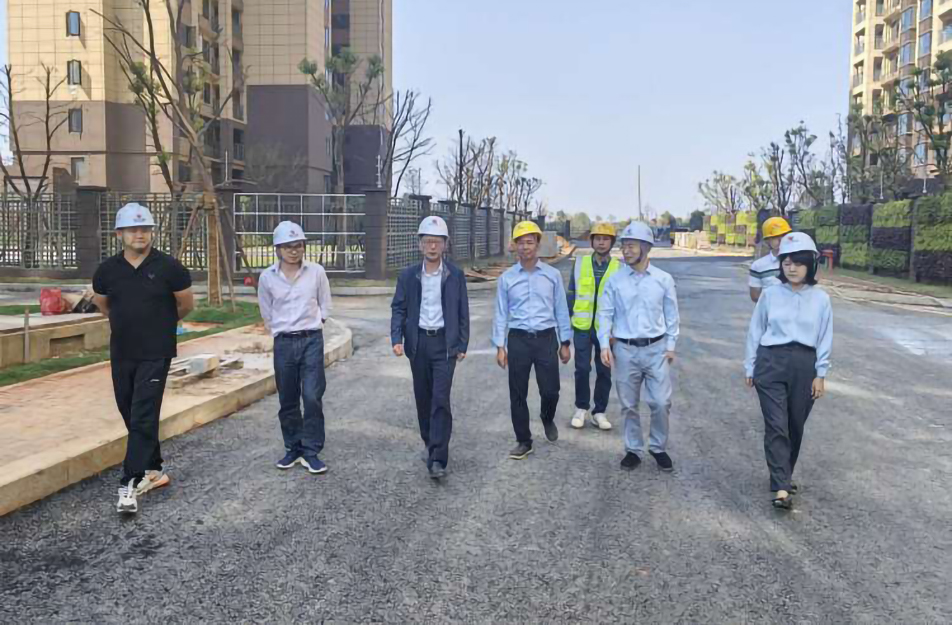 鄭學(xué)平到秦坊安置房項(xiàng)目、杭州路項(xiàng)目調(diào)研