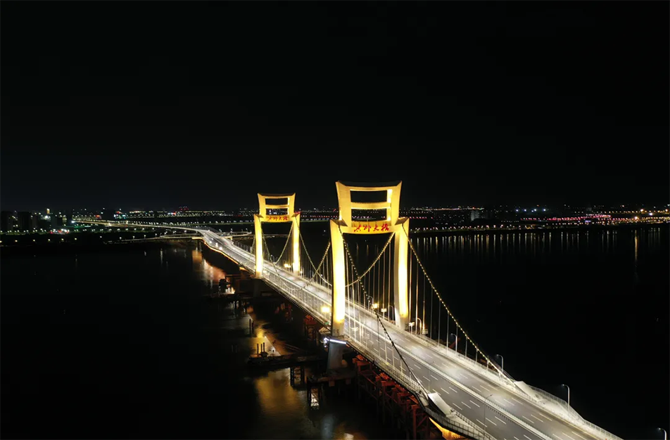 洪州大橋燈光璀璨 點亮南昌新風采 洪州大橋燈光璀璨 點亮南昌新風采