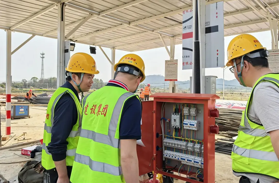 南昌市政建設(shè)集團(tuán)有限公司緊急開展強對流天氣專項安全檢查，全面排查設(shè)備加固、用電安全、排水防澇及應(yīng)急物資，筑牢極端天氣施工安全防線