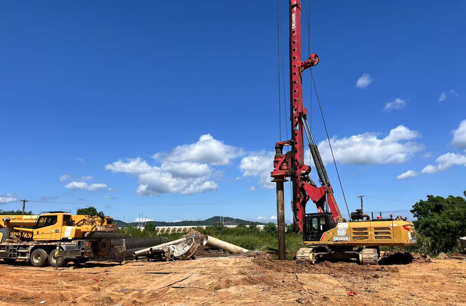 昌北機(jī)場(chǎng)三期配套路網(wǎng)神州路工程全面推進(jìn) 打造空港貨運(yùn)新動(dòng)脈 昌北機(jī)場(chǎng)三期配套路網(wǎng)神州路工程全面推進(jìn) 打造空港貨運(yùn)新動(dòng)脈